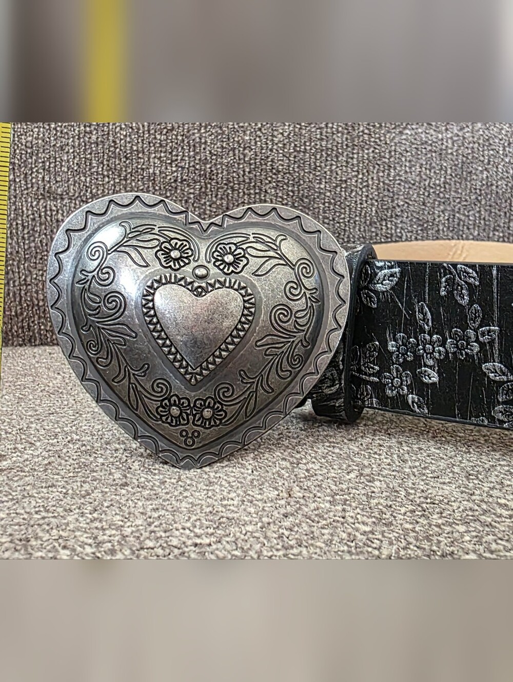 Heart Shaped Floral Metal Belt Buckle With Black And Silver Belt
